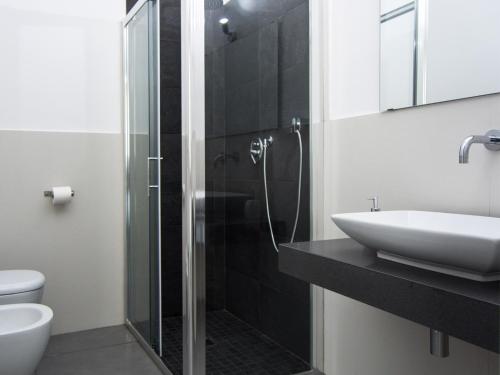 Quadruple Room with Balcony image 5