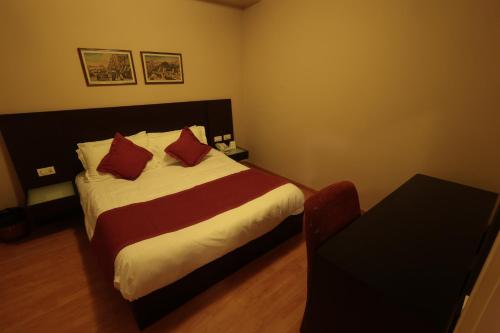 Suite, executive