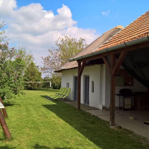 สวน, Anna Falusi Vendégház Sarud (Anna Falusi Vendeghaz Sarud) in ซารุด