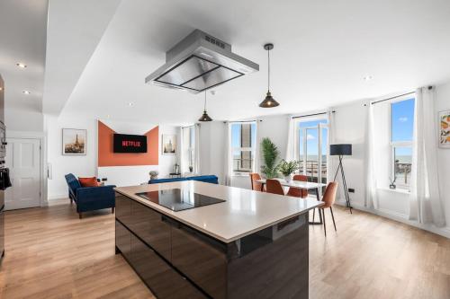 Kings Sea View Residence - Sleeps 8 - Terrace