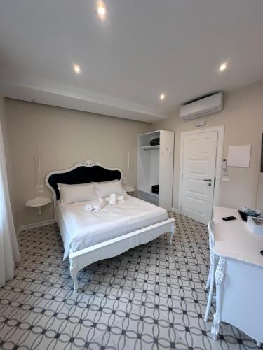 Deluxe Room image 1