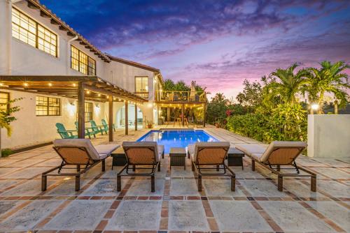 Villa with Sea View image 2