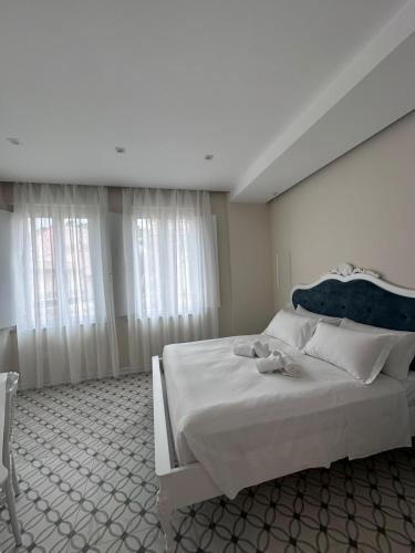 Deluxe Room image 4