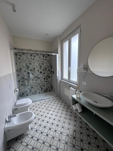 Deluxe Room image 7