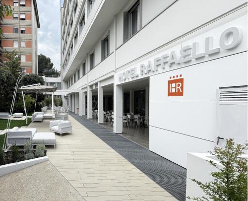 Exterior view, Hotel Raffaello in Rifredi