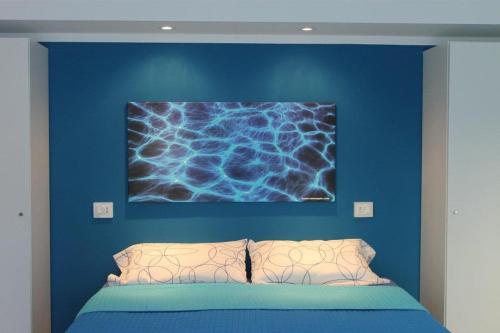 One-Bedroom Apartment image 8