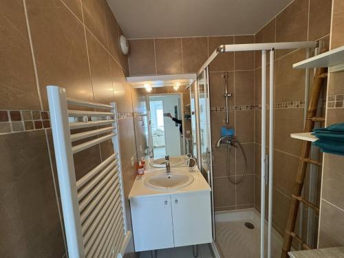 Appartement climatisé en centre-ville de Cavalaire-sur-Mer - FR-1-100-356 - image 3