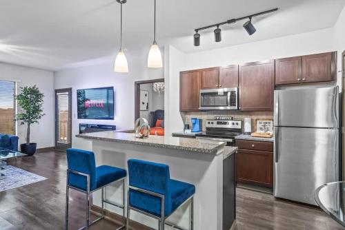 West Midtown Views - King Bed - Indoor Fireplaces in Blandtown