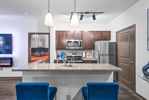 West Midtown Views - King Bed - Indoor Fireplaces in Blandtown