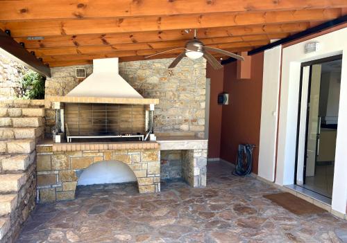 บริการและสิ่งอำนวยความสะดวก, Villa Galini in กลางเมืองไซโรปิกาโด