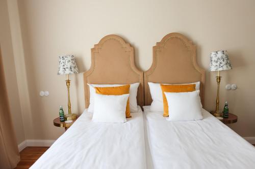 2 twin beds