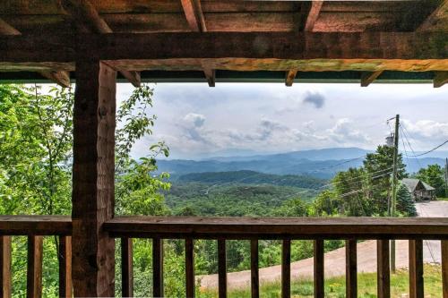 Super View,Smoky Mtn Log Cabin,Pool Table,Hot Tub thumb 3