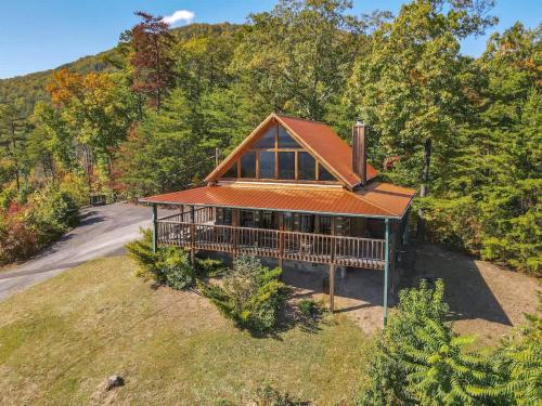 Super View,Smoky Mtn Log Cabin,Pool Table,Hot Tub in Sevierville, USA