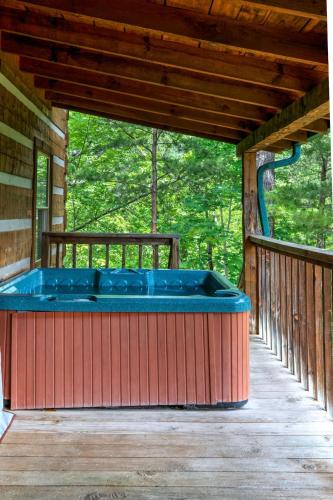 Super View,Smoky Mtn Log Cabin,Pool Table,Hot Tub detail