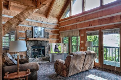 Super View,Smoky Mtn Log Cabin,Pool Table,Hot Tub detail