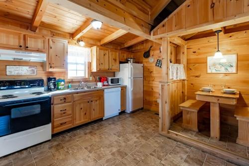 Amazing Views! Hot Tub,Pool Table,Fireplace,Relax! in Gatlinburg (TN)
