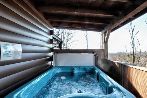 Amazing Views! Hot Tub,Pool Table,Fireplace,Relax! in Gatlinburg (TN)