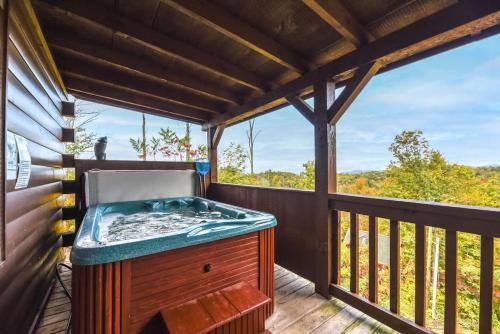 Amazing Views! Hot Tub,Pool Table,Fireplace,Relax! in Gatlinburg (TN)