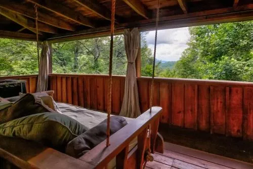 Nice View Fireplace, Hot Tub, Porch Bed, Private photo 2