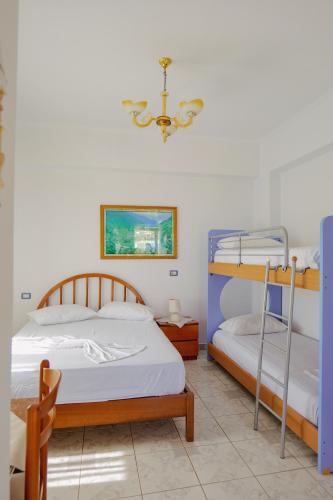 Quadruple Room image 5