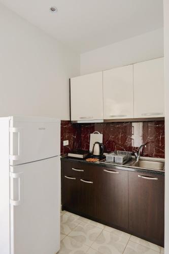 One-Bedroom Apartment image 2