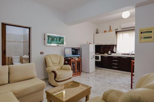 One-Bedroom Apartment image 1