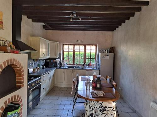 مطبخ, Longère 8 couchages. (Longere 8 couchages.) in Saint-Julien-Du-Sault