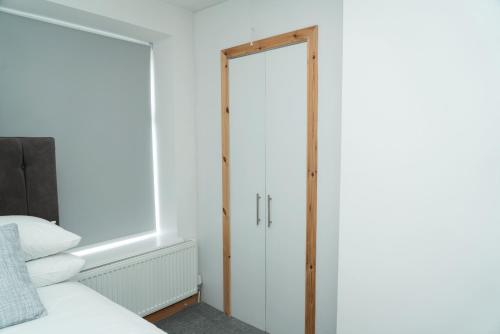 4 Bed Failsworth Home, 3 Bathrooms including Free Parking - Workspaces - Garden - Less than 10 Minute Drive to Etihad Stadium, CoOp Live - Less than 15 Minute Drive to City Centre, Manchester (fotografie 7)