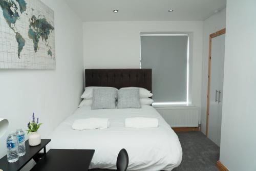 4 Bed Failsworth Home, 3 Bathrooms including Free Parking - Workspaces - Garden - Less than 10 Minute Drive to Etihad Stadium, CoOp Live - Less than 15 Minute Drive to City Centre, Manchester (fotografie 6)