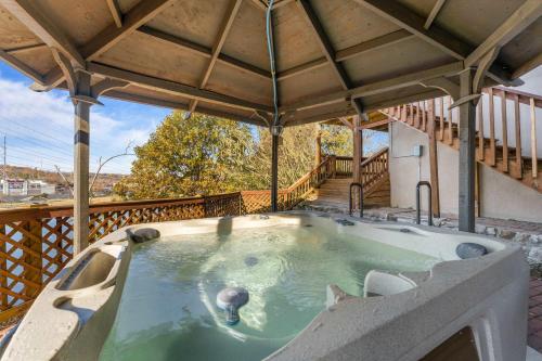 Lake Shore Landing - For 20 in Branson City Center