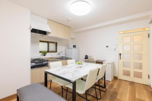 3 bedrooms, 5-minute walk to Shinjuku City Center, Isetan department store , max 7 people, Tokio (Foto 9)