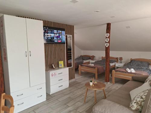 3 twin beds, 1 sofa bed