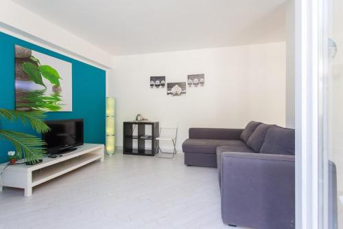 Two-Bedroom Apartment image 6