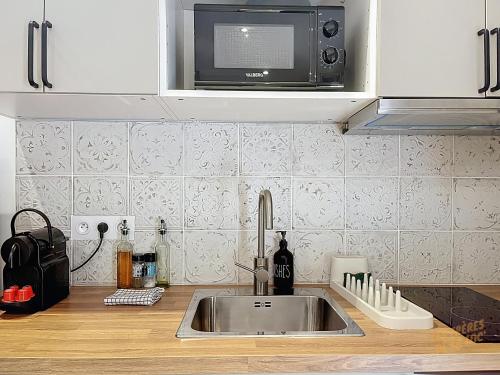 Kitchen, Appartement High Standing - Jardin & Climatisation - Les Freres de la Loc' in District 04