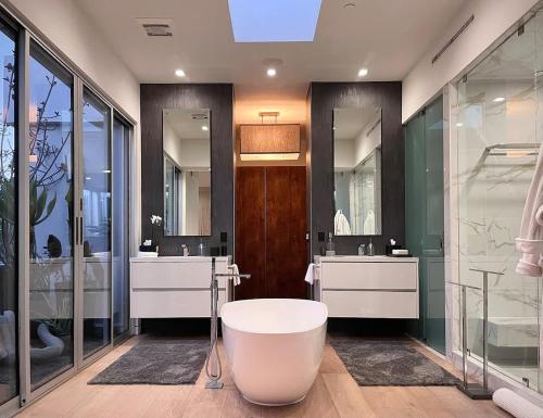 Stunning Home - Pool & Hot Tub - Fire Pit, Los Angeles (fotografie 3)