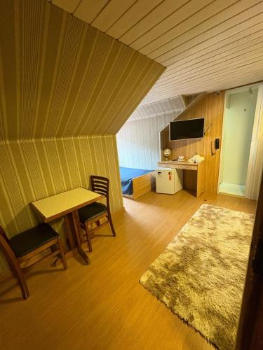 One-Bedroom Suite image 4