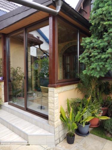 ทางเข้า, Casa Crinei in ยูริลอฟกา