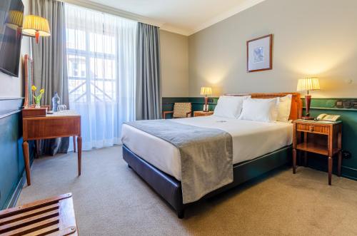 Double or Twin Room image 4