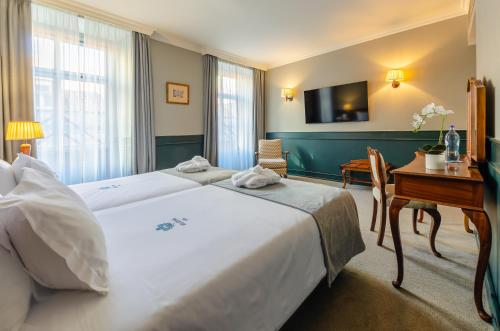 Double or Twin Room image 5