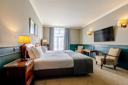Double or Twin Room image 6