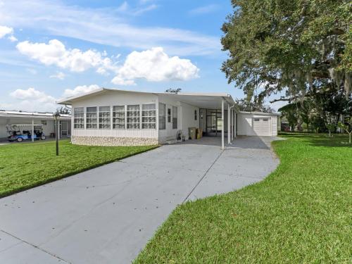 907 Z1 Village of Silver Lake by REMAX Premier in Lady Lake (Florida)