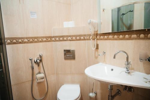 Double Room image 10
