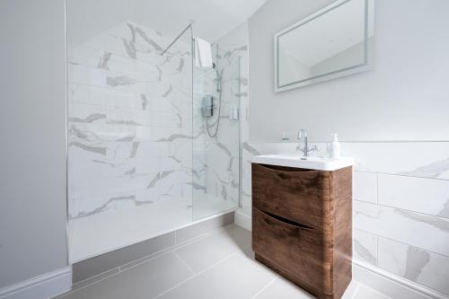 Latimer House - image 5