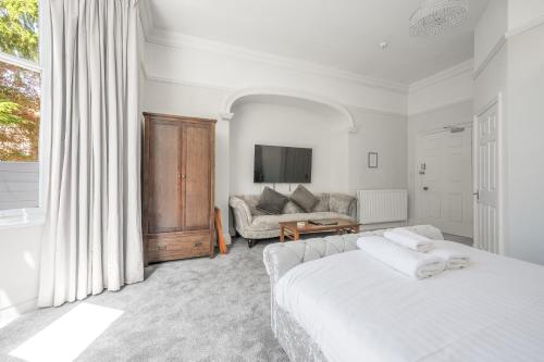 Latimer House - image 6