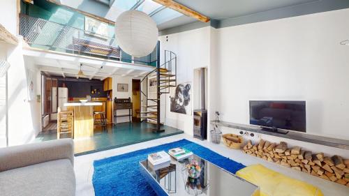 Charming Loft Apartment by Canal Saint Martin, Paris