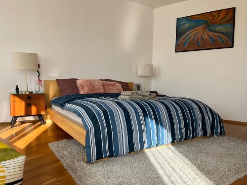 A large 1 bedroom apartment with an available private parking, Прага (фото 6)