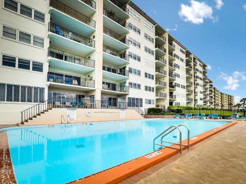 Ground floor Beachfront Corner Unit a few Steps from the Beach - image 2