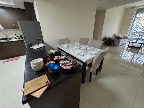 Affordable master bedroom hotel apartment, Дубай (фото 5)