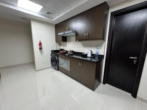 Affordable master bedroom hotel apartment, Дубай (фото 6)