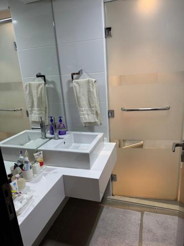 Affordable master bedroom hotel apartment, Дубай (фото 7)